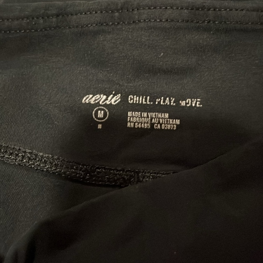 Classic Black High-Waisted Leggings - Picture 3 of 3